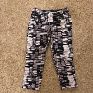 Nike Women's Black and Gray Patterned Leggings
